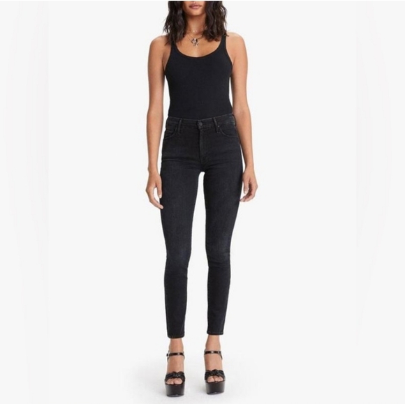 MOTHER Denim - Mother High Waisted Looker Jeans In Blackbird Size 26
